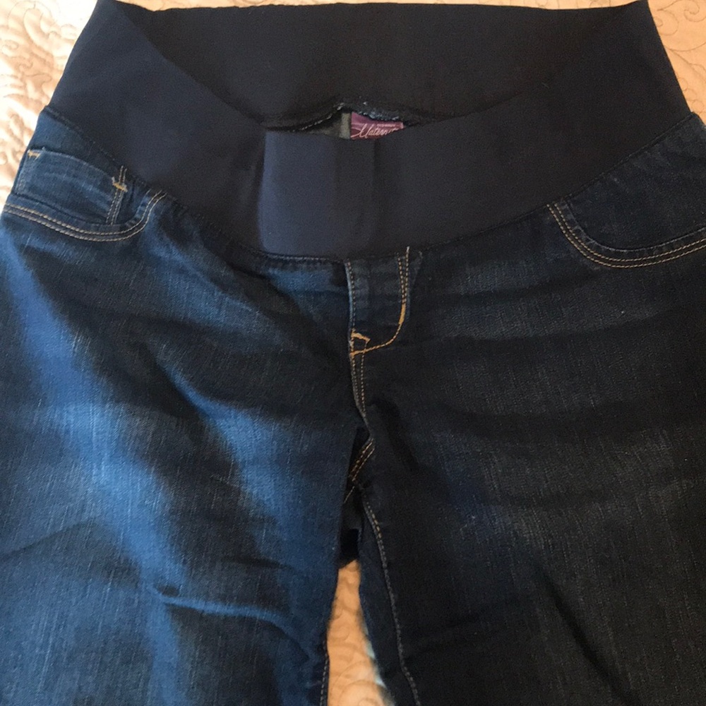 Old Navy Maternity Low Rise Slim Boot-Cut Jeans 8